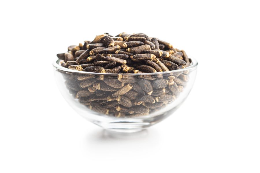 Τα 5 Βότανα που Βοηθούν το Συκώτι (και Πότε τα Χρειαζόμαστε)